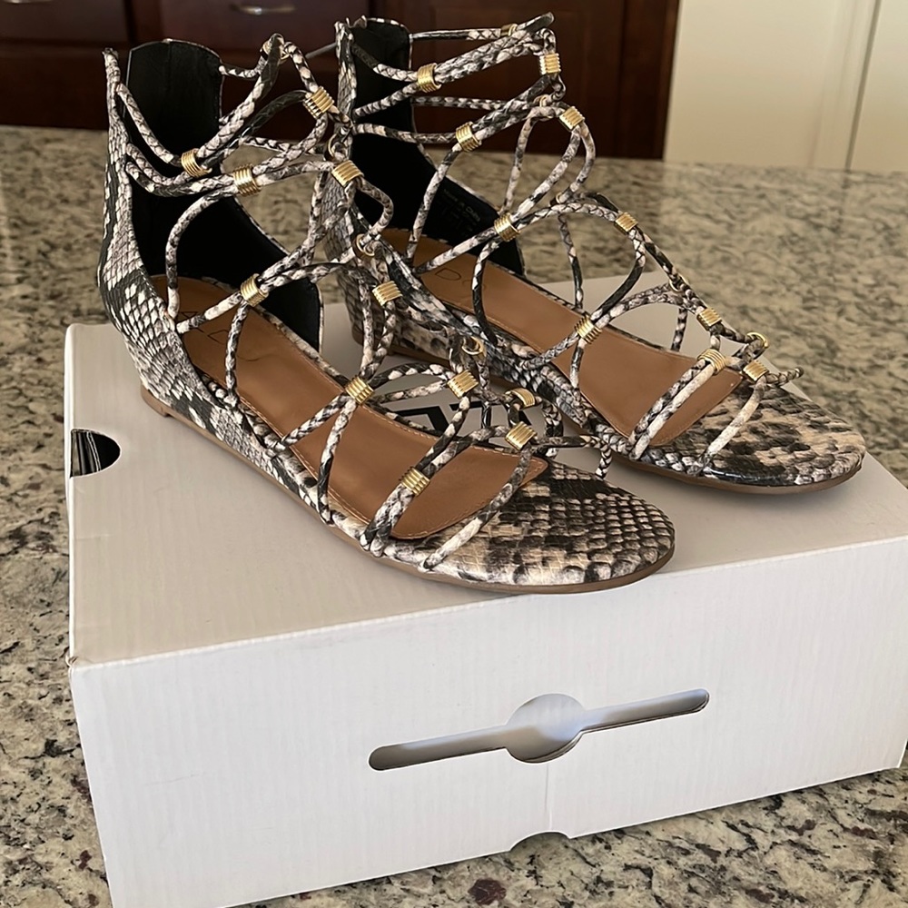 Aldo woman’s gladiator sandal. Size 7.